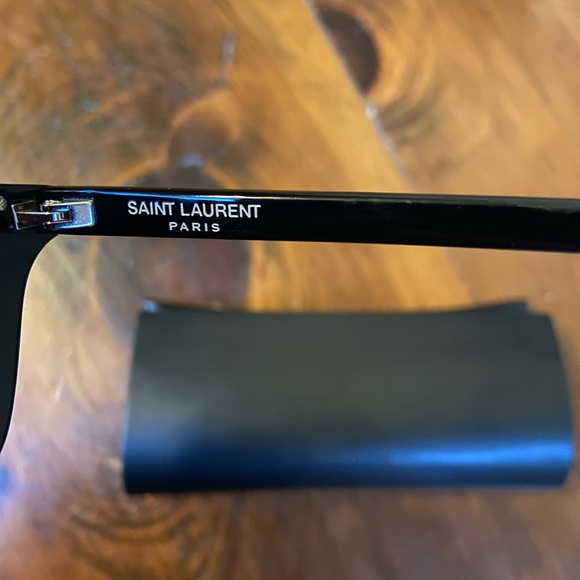 Like New Saint Laurent sunglasses - Dylan style with case. - Picture 2 of 5